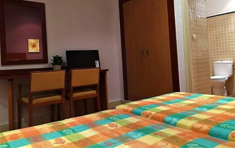 Hotel La Fonda Dels Pirineus Масанет-да-Кабреньс Екстер'єр фото