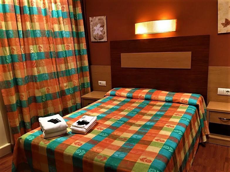 Hotel La Fonda Dels Pirineus Масанет-да-Кабреньс Екстер'єр фото