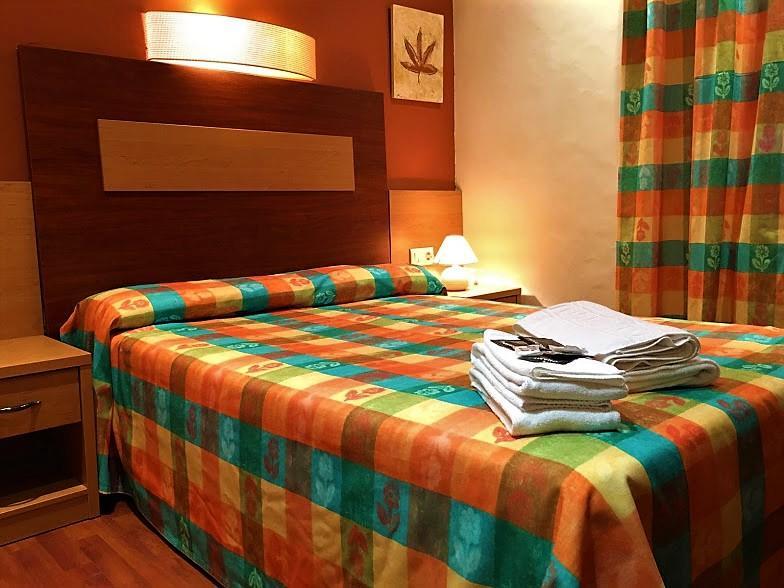 Hotel La Fonda Dels Pirineus Масанет-да-Кабреньс Екстер'єр фото